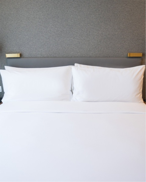 Satynowe prześcieradło hotelowe z gumką 200x200 cm, 100% bawełna 150 g